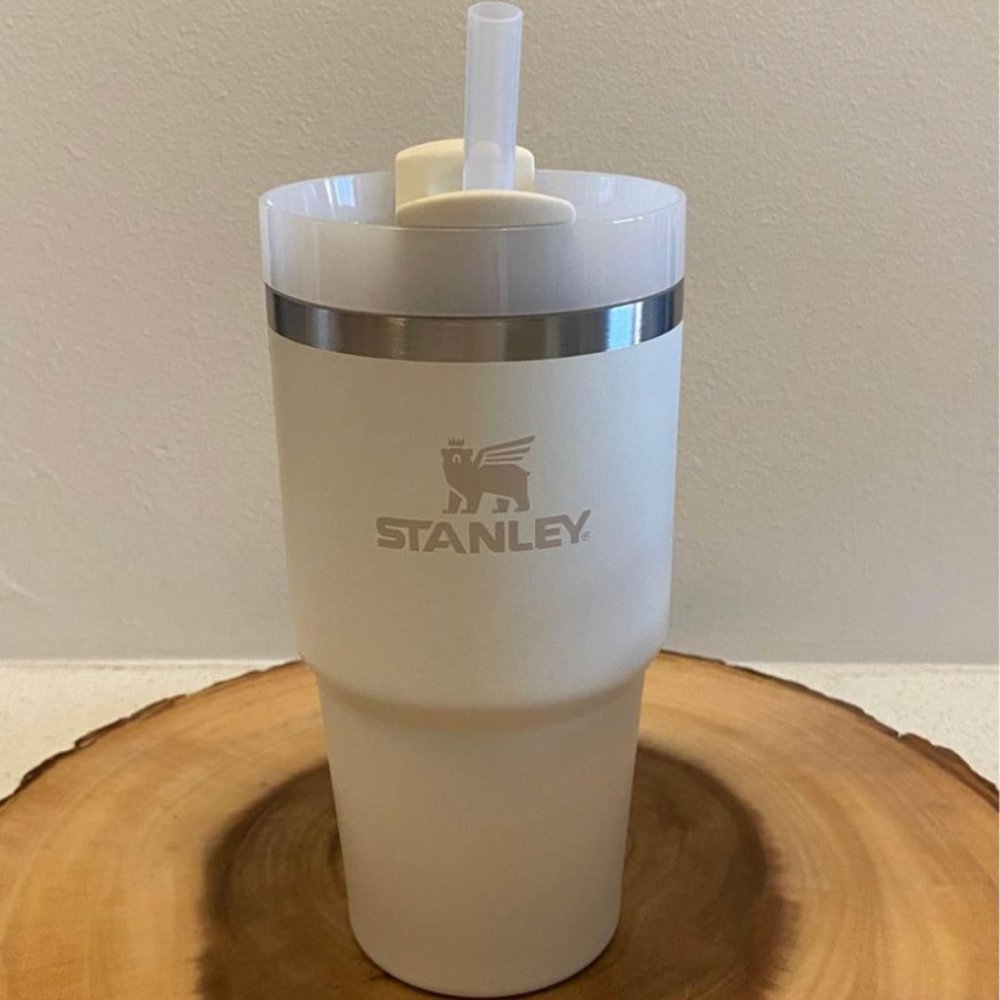 NEW Stanley The Quencher 20 oz. in Cream